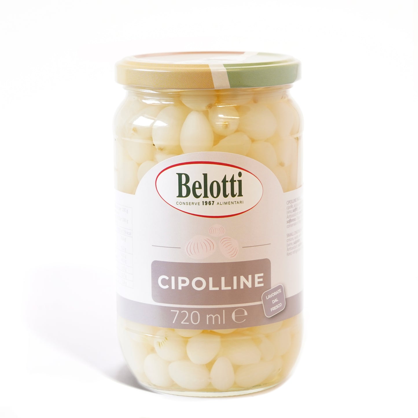 Cipolline lavorate dal fresco.Cipolline sottaceto. Conserve alimentari sott'olio e sottaceto.