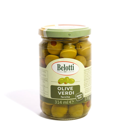 Olive verdi farcite. Conserve alimentari sott'olio e sottaceto.