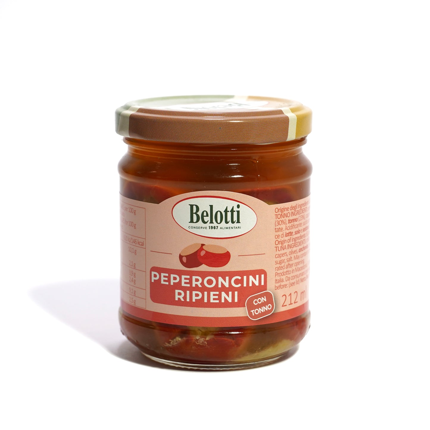 Peperoncini ripieni con tonno. Conserve alimentari, sott'olio e sottaceto.