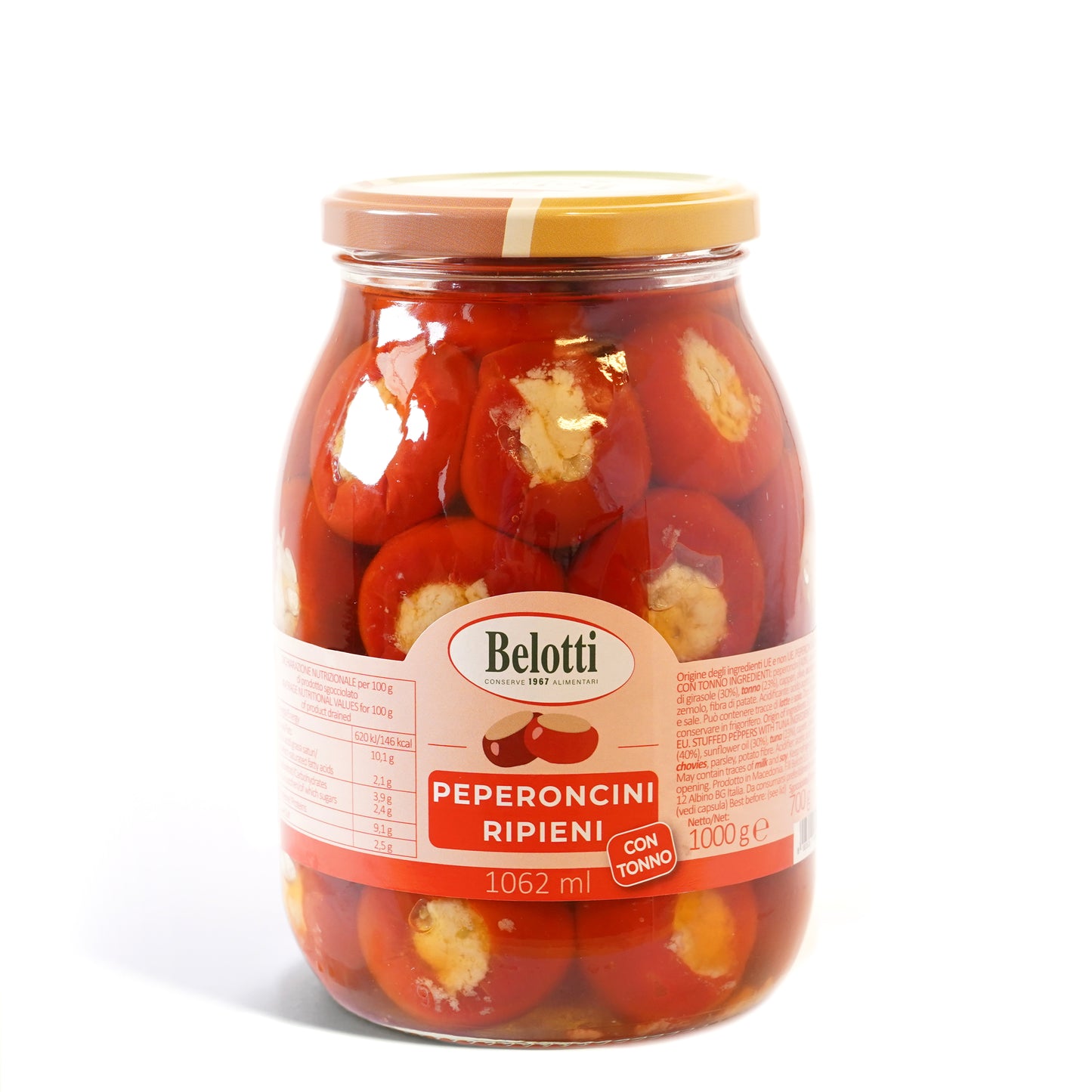 Peperoncini ripieni con tonno. Conserve alimentari, sott'olio e sottaceto.