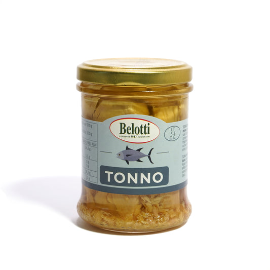 Tonno in olio. Conserve alimentari sott'olio e sottaceto.