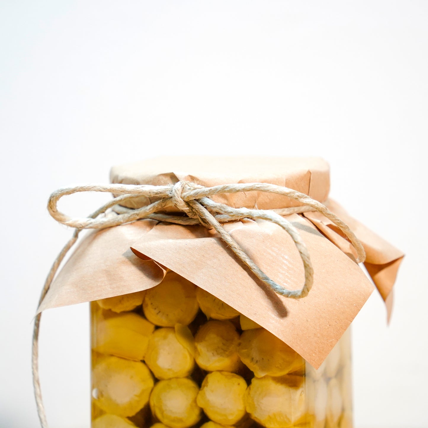 Carciofi piccoli stivati a mano