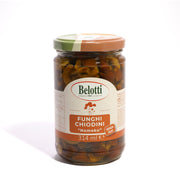 Funghi chiodini nameko. Funghi sott'olio. Conserve alimentari sott'olio e sottaceto.
