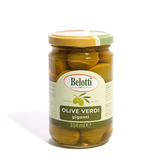 Olive verdi giganti. Conserve alimentari sott'olio e sottaceto.