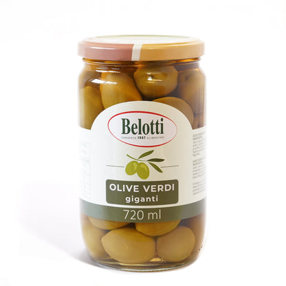 Olive verdi giganti. Conserve alimentari sott'olio e sottaceto.