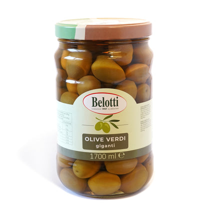 Olive verdi giganti. Conserve alimentari sott'olio e sottaceto.