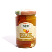 Peperoni rossi e gialli, lavorati dal fresco. Conserve alimentari sott'olio e sottaceto.